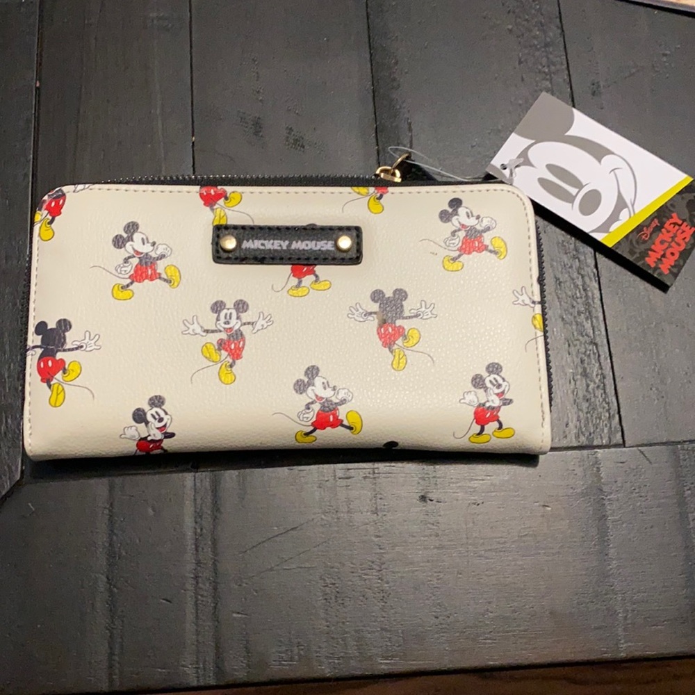 😍Disney Mickey Mouse Wallet Brand New With Tags!! - Picture 2 of 8